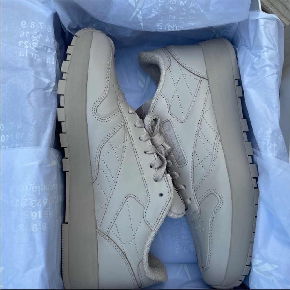 Maison Marigela Reebok Tabi Split Toe sneaker Taupe color unisex women 9.5 men 8 - Picture 3 of 5